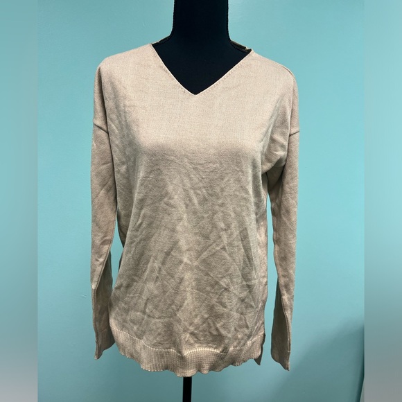 Cck style  v-neck sweater in light khaki size 38/S. - Picture 1 of 5